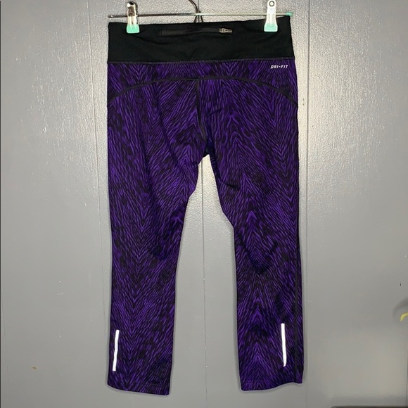Nike Purple Abstract Animal Print Cropped Leggings - Picture 6 of 7